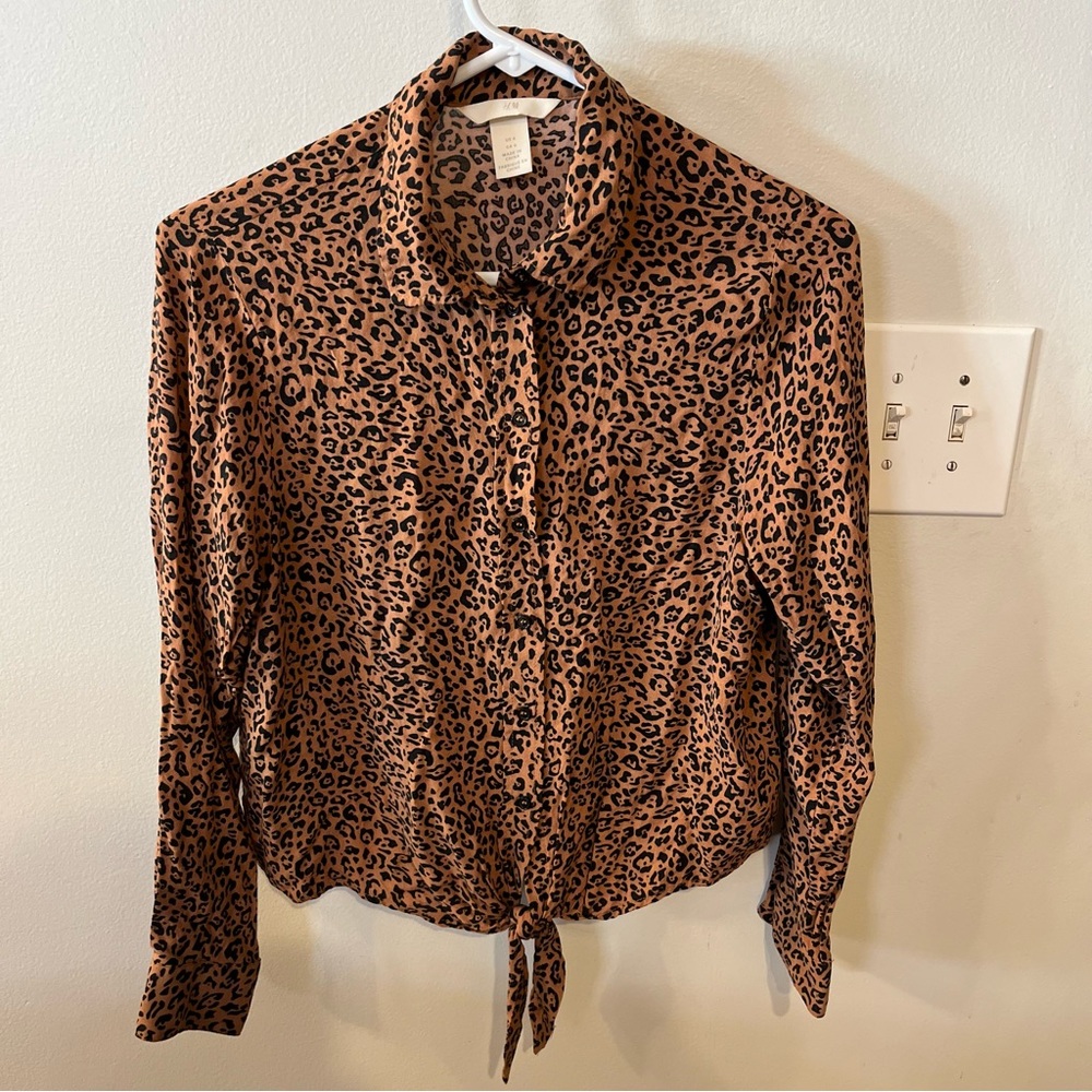 cute button down cheetah print top
brand H&M
size 6
good condition